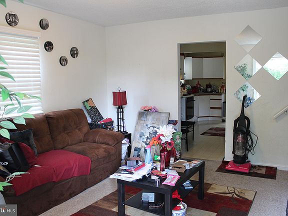 3rd image of 9212 Lincoln Ave