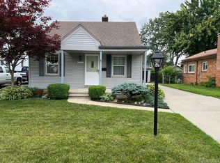 27925 Florence St, Saint Clair Shores, MI 48081