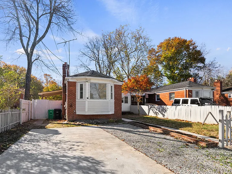 2419 Sheridan St — Photo 1