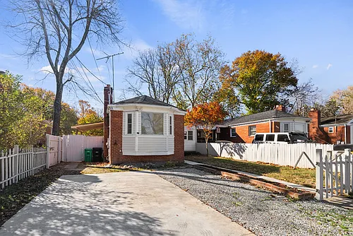 2419 Sheridan St Photo 1