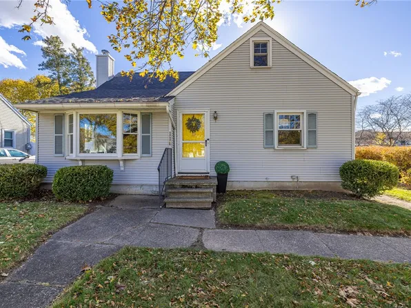 118 Vista Dr, Rochester, NY 14615