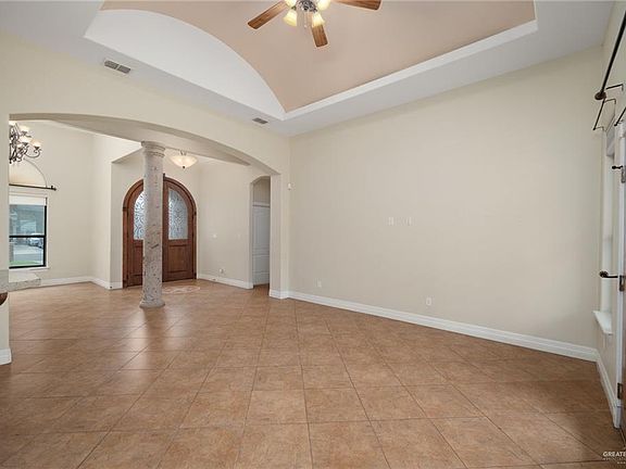 3rd image of 616 Dalobo Blvd