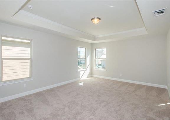 3rd image of 118 Cyril Dr