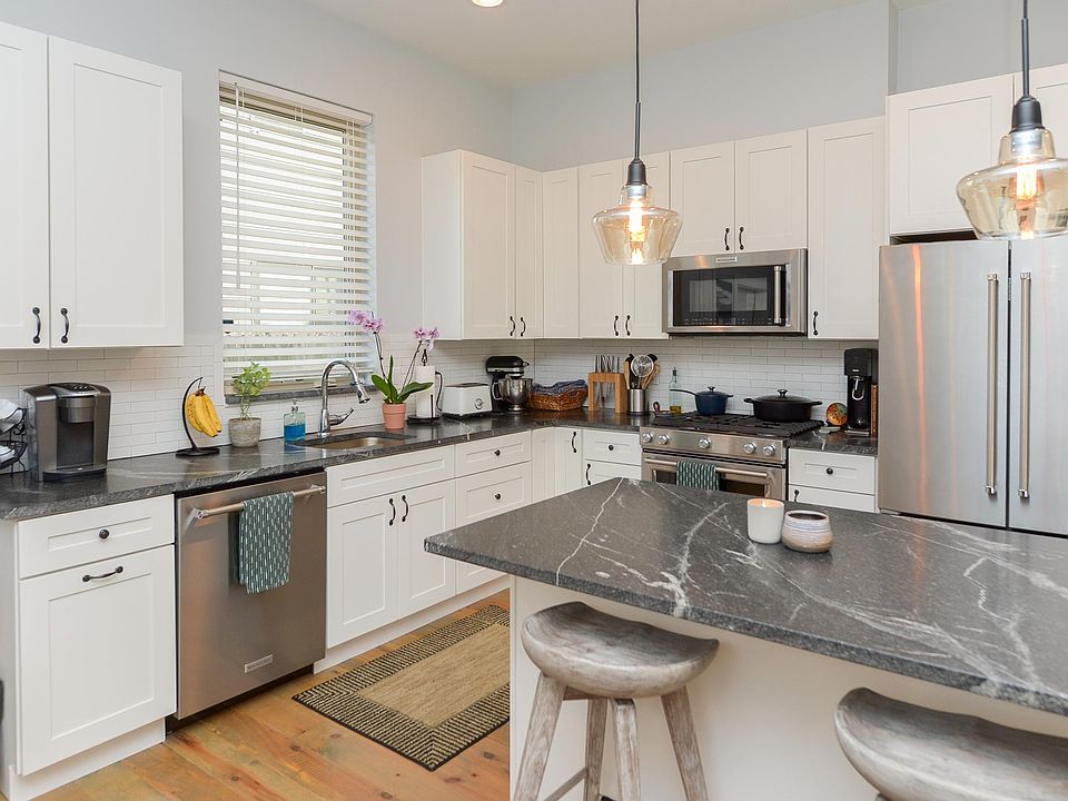1st image of 2105 E Dakota St #1