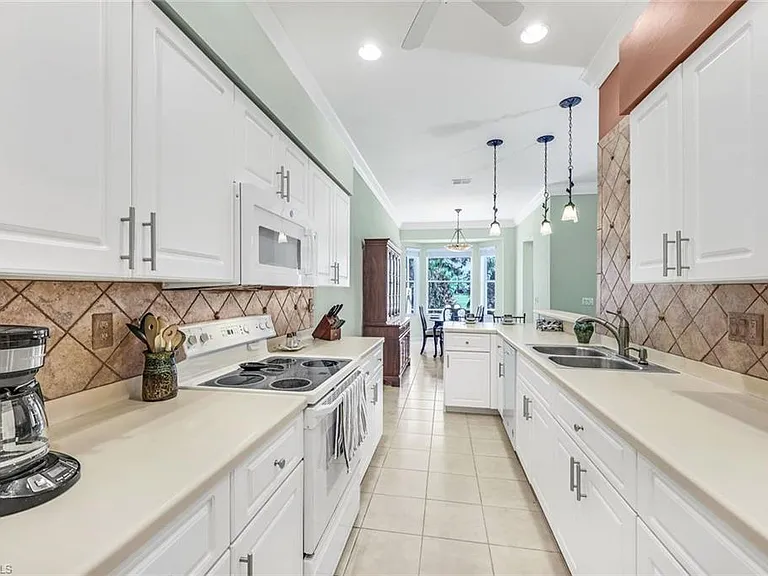 26409 Clarkston Dr — Photo 9