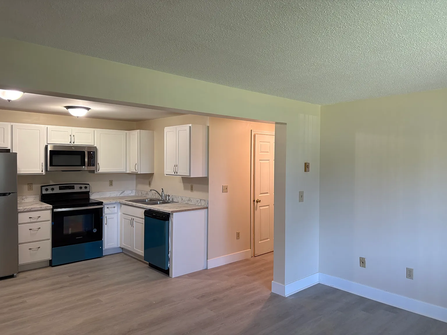 2 bed, 700 sqft, $1,050 — Photo 4