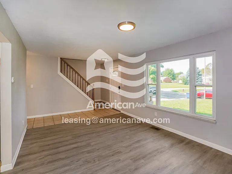 989940_002_living_room_13911949.jpg
