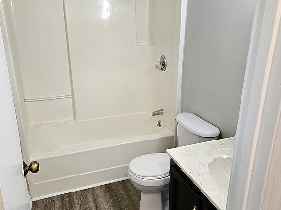 3rd image of 1664 Foxhaven Dr #6