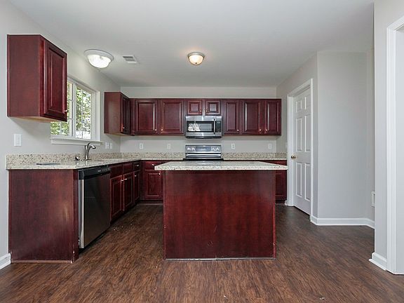 2nd image of 207 Briarcotes Cir