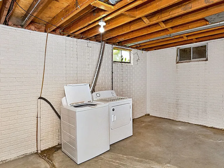 1614 NW Applewood St — Photo 23
