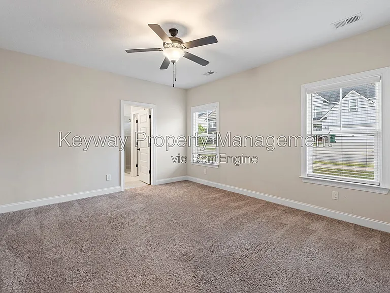 904 Sandpiper Xing — Photo 11