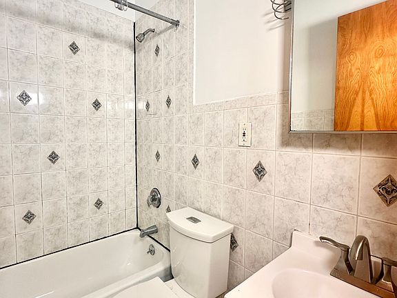 4th image of 280 Driggs Ave #2