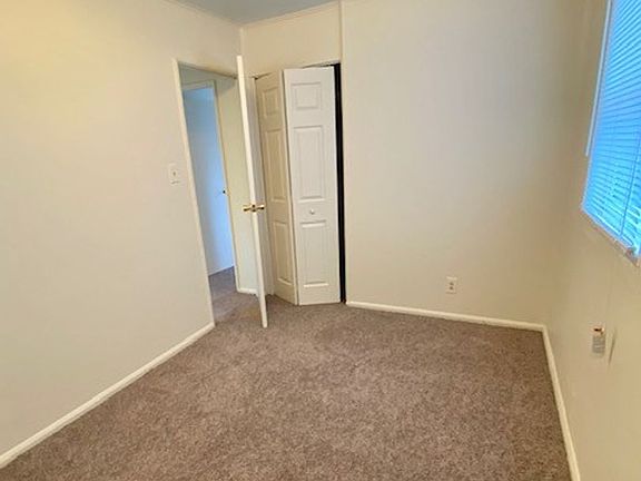 4th image of 3105 Roslyn Dr