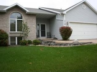 1718 Sapphire Way, Sun Prairie, WI 53590