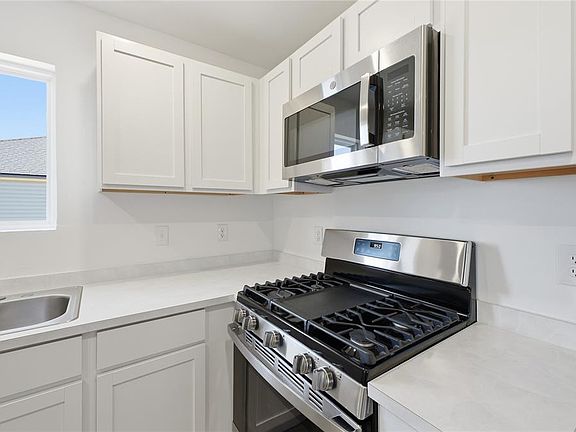5th image of 712 NE 103rd St