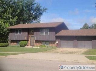 508 N Main St, Fall River, WI 53932