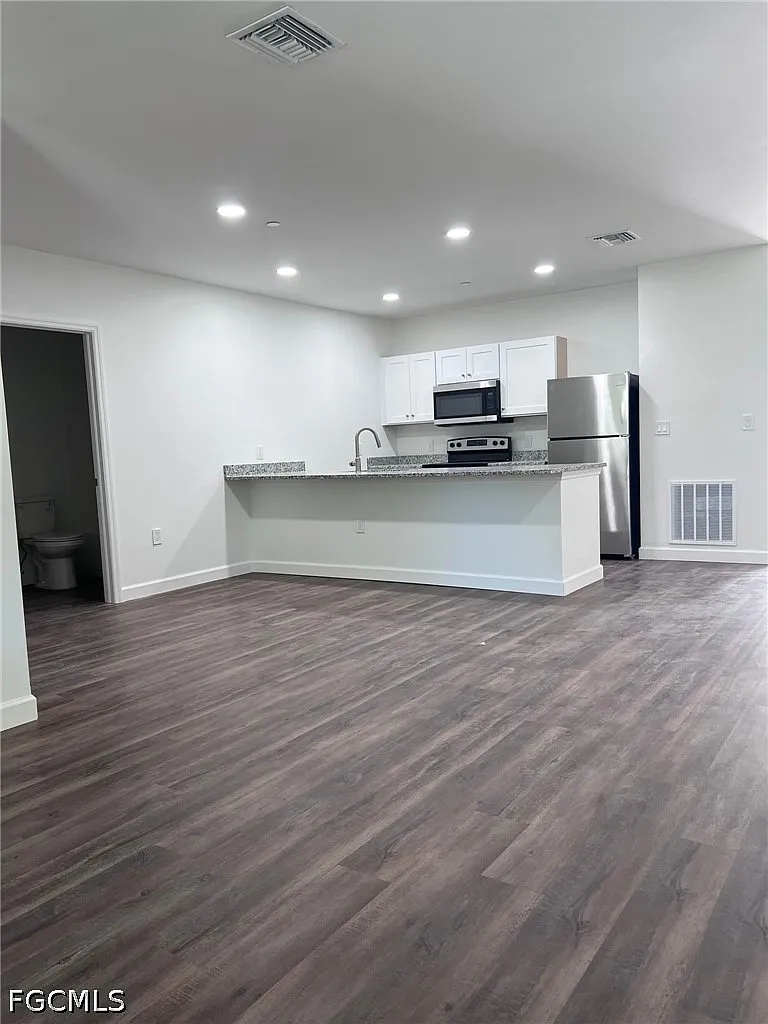2 bed, 2.0 bath, 1000 sqft, $1,550 — Photo 2