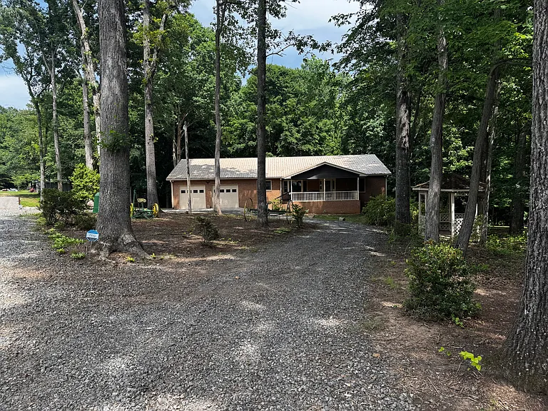 205 Little Creek Rd — Photo 1