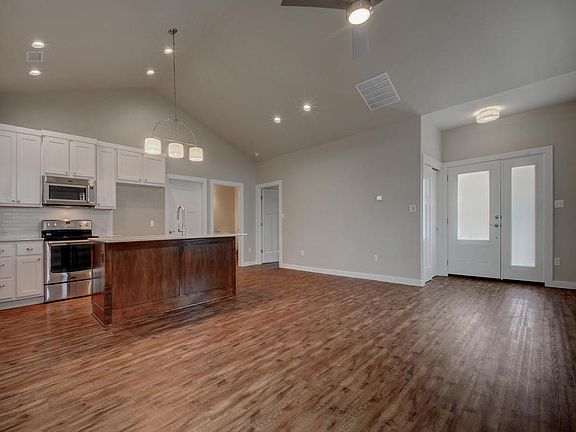 3rd image of 325B Rose Dr