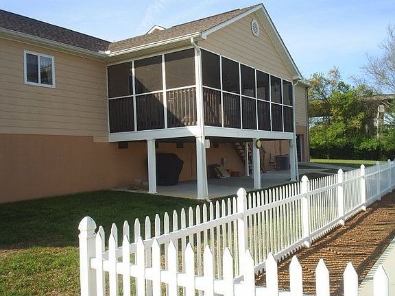 Screened Porch overlook lake & pool