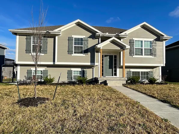 208 Ramblewood Dr, Raymore, MO 64083