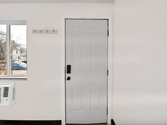 4th image of 135 S 10th St APT 6