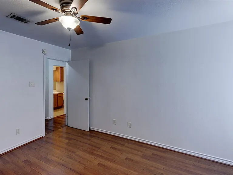 914 Sun Meadow St — Photo 11