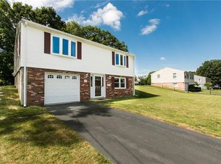 34 Grandview Ave, Woonsocket, RI 02895