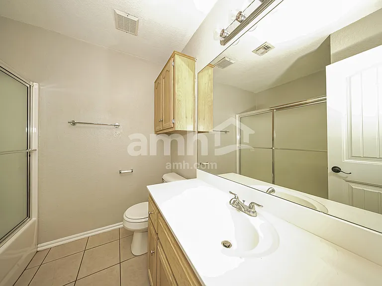 1424 SW 23rd St — Photo 11