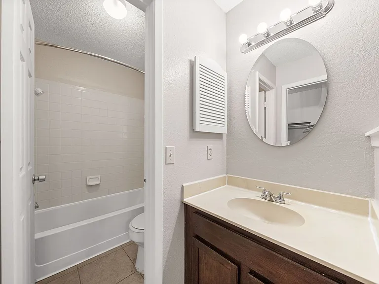 411 Greenlawn Blvd — Photo 23