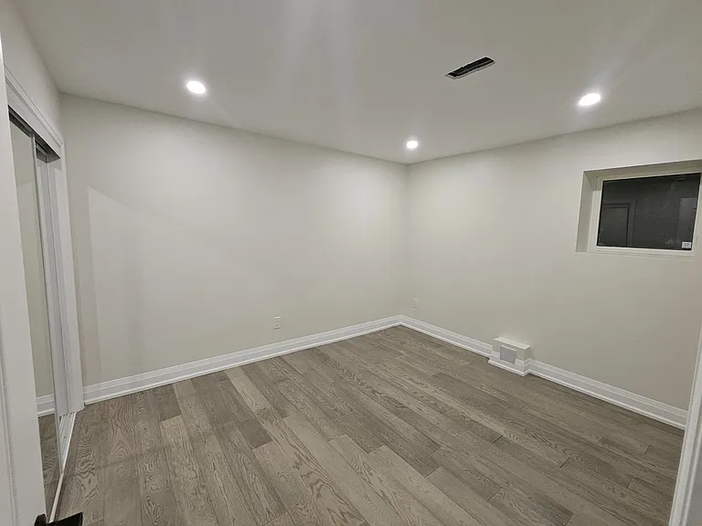 85 Onyx Ct #BASEMENT — Photo 12