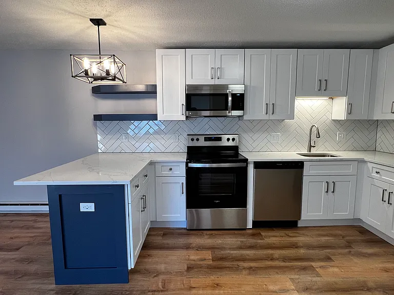 2 Pineland Avenue — Photo 34