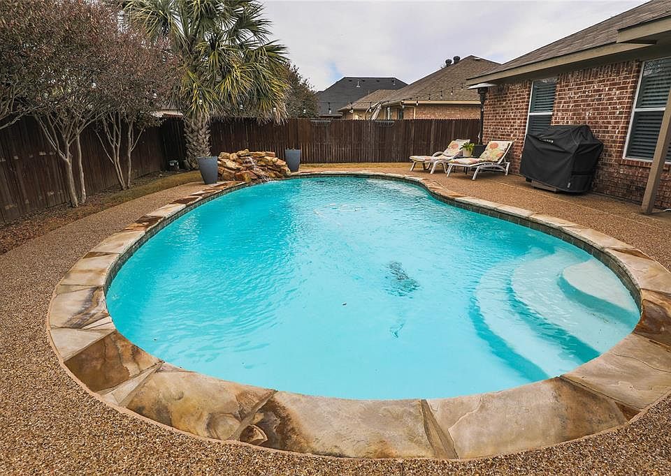 1st image of 608 Meadowbrook Dr