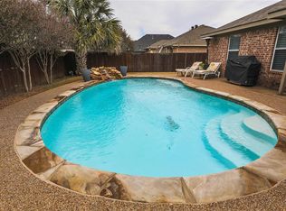 608 Meadowbrook Dr, Burleson, TX 76028