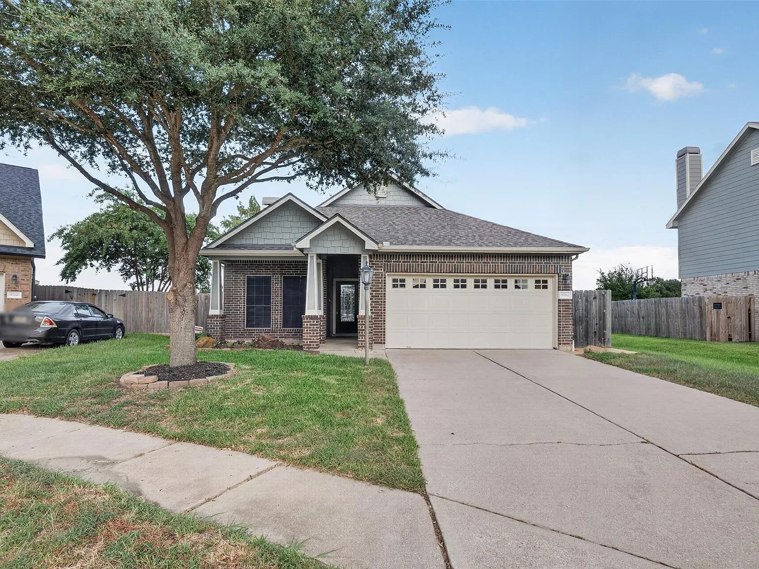 3 bed, 2.0 bath, 1641 sqft, $1,790 — Photo 2