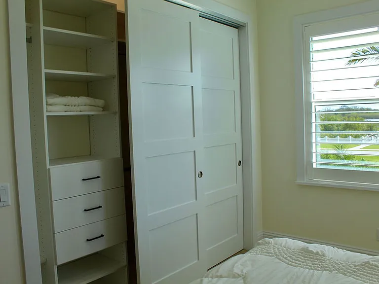 224 N Riverside Dr — Photo 30