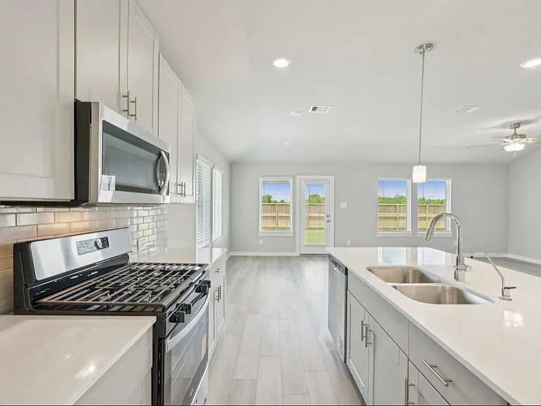 3415 Zilker Ln — Photo 8