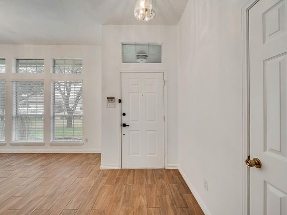 5th image of 2306 Brisbane Dr