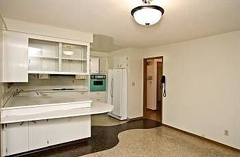 4th image of 1001 NE Hawthorne Ave