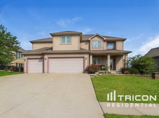 5008 S Park Ridge Dr, Blue Springs, MO 64015