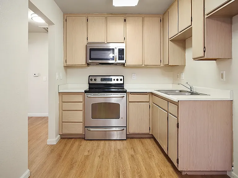351 N Kirby St #2 — Photo 4