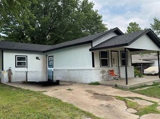 1224 E Broadway St, Cushing, OK 74023