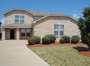 2042 Limestone Dr, Grand Prairie, TX 75052