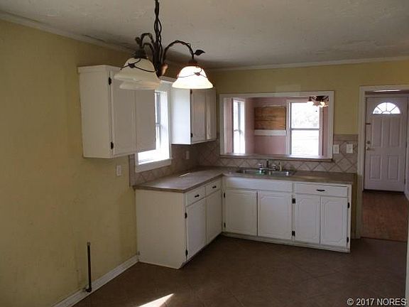 3rd image of 601 N Oak St