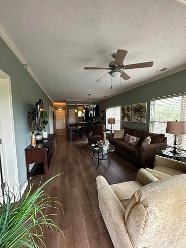 325 Majestic Dr Photo 1