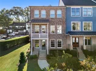 605 Maplewood Dr, Roswell, GA 30075