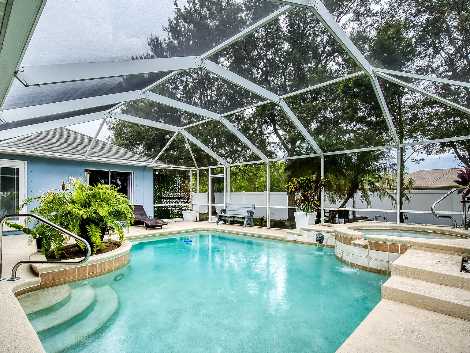 4 bed, 2.0 bath, 2369 sqft, $3,650 — Photo 3