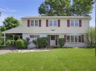 18 Sycamore Dr, Old Bridge, NJ 08857