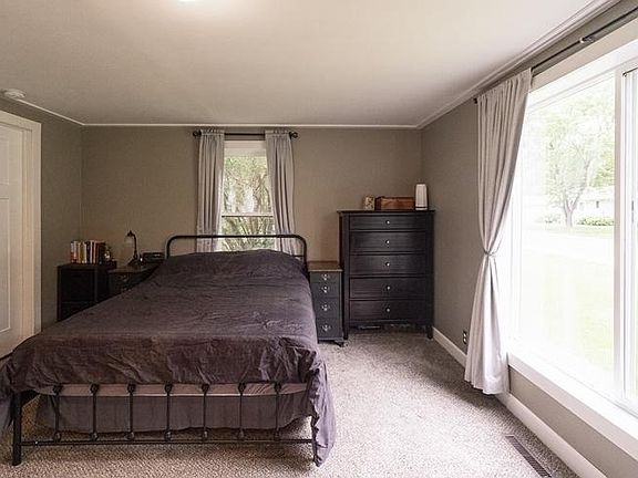 5th image of 521 S Driftwood St