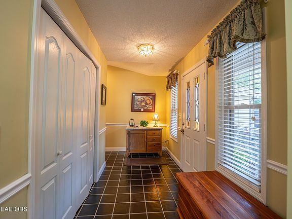 5th image of 115 Winslow Ln